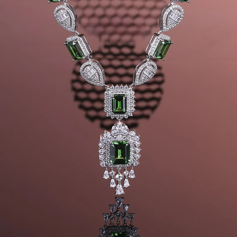 

Тяжелая промышленность создает платиновое искусственное культивированное ожерелье изумруда с драгоценными камнями PT950, европейскую и американскую модную роскошь