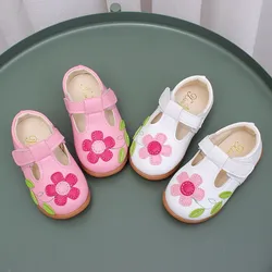 Sandali per ragazze fiori dolci morbidi scarpe da spiaggia per bambini 2024 sandali floreali estivi per bambini principessa moda carina di alta qualità