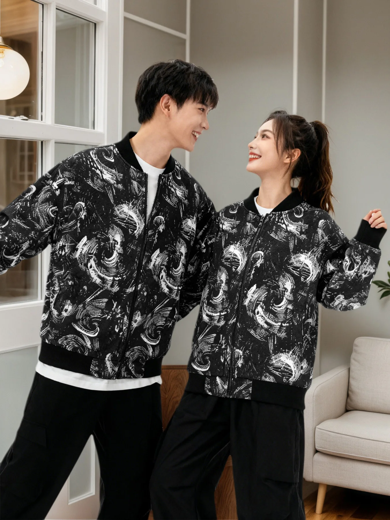 

Spring, Autumn, and Winter Fleece-Lined Black Feather Printed Athletic/Casual Baseball Jacket.