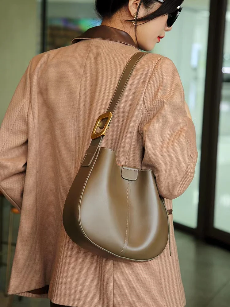 2024 New Spring And Summer Female Bucket Bag Light Luxury Cowhide Crossbody Handbag Versatile Leisure Broadband Shoulder Pack