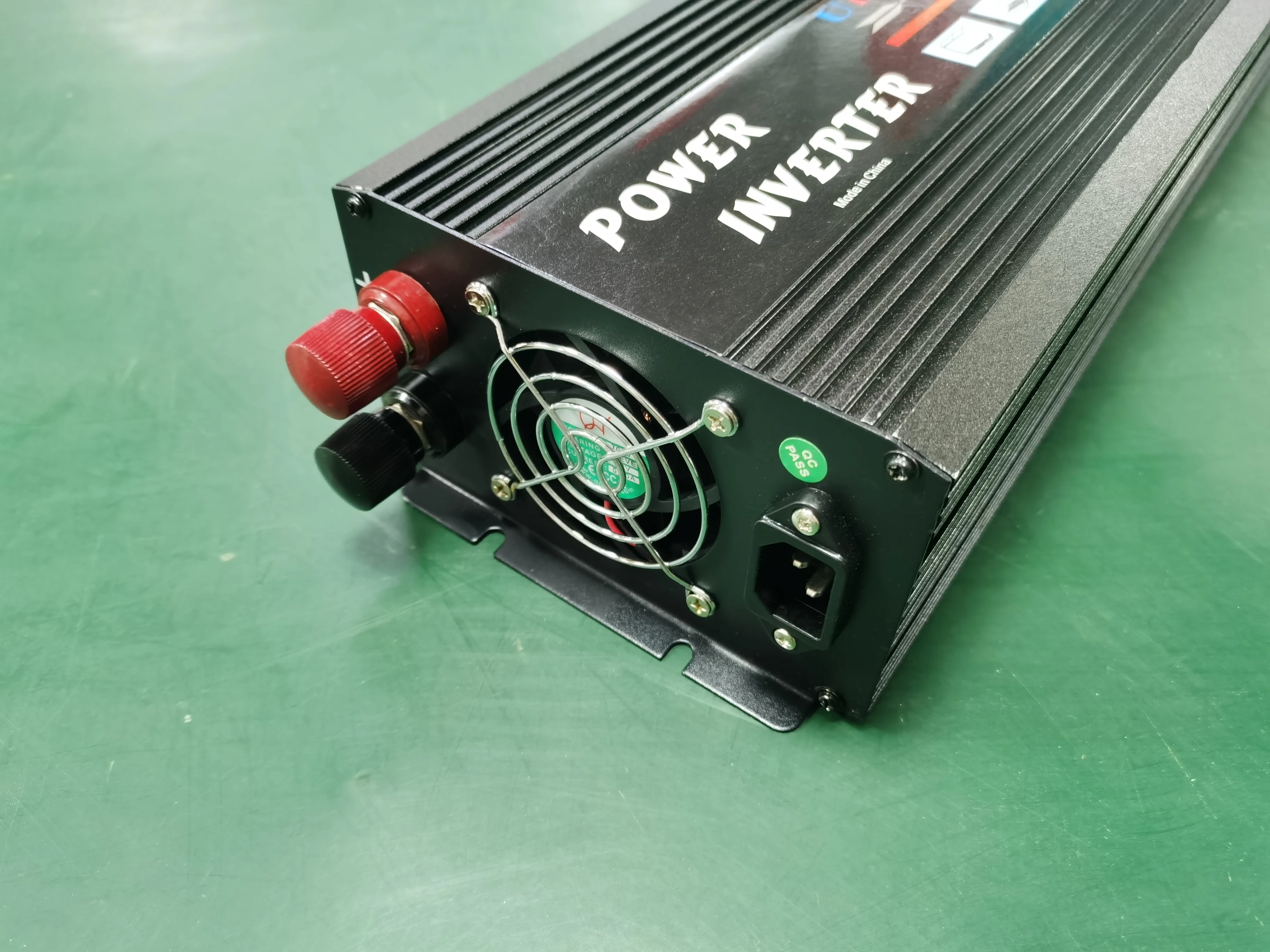 2000W household inverter 12/24V to 220V with charging UPS function uninterruptible power supply