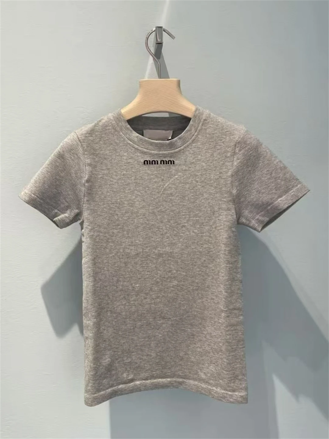 

Women's Slim-Fit Summer Short-Sleeve T-Shirt in Grey – Made of Cotton-Linen Blend