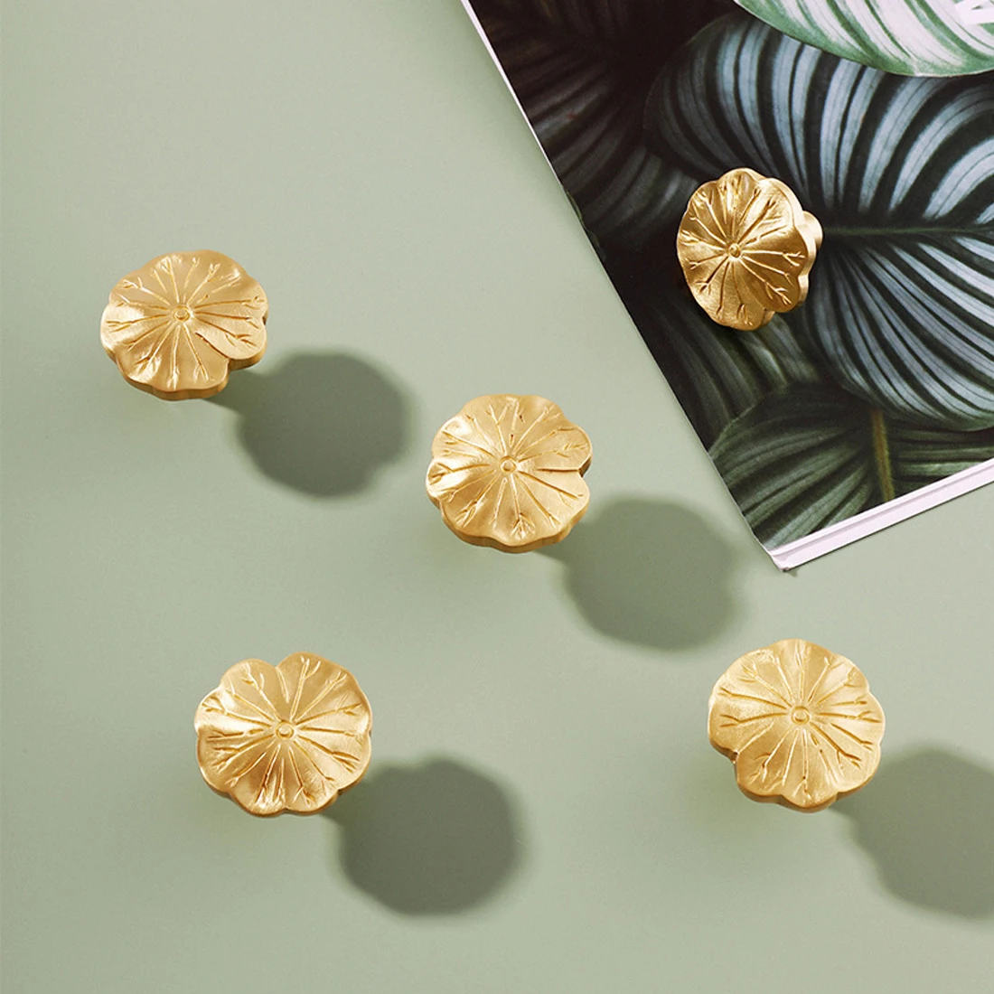 

YUTOKO French Luxury Creative Lotus Solid Brass Leaf Pull Handle Kitchen Cabinet Golden Knob Furniture Hardware Drawer Handle