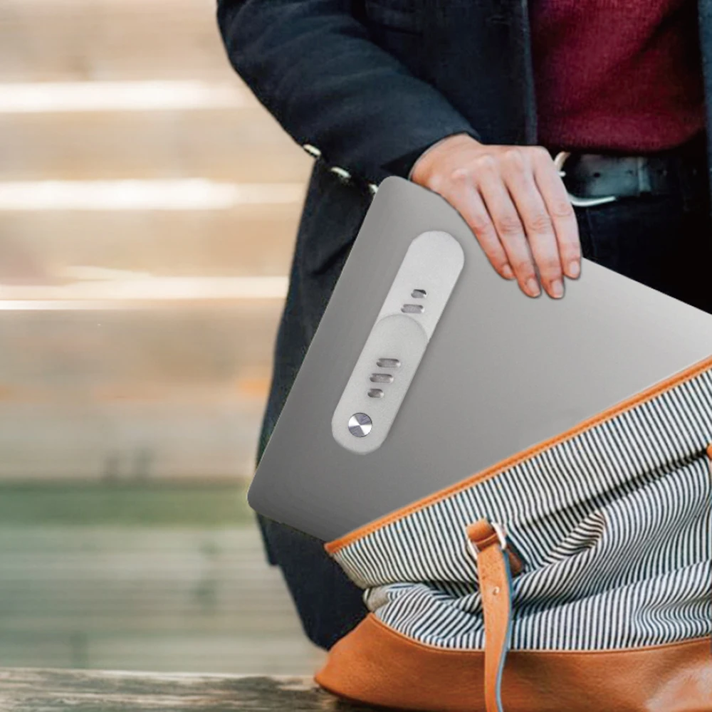 مشبك تثبيت جانبي ممغنط للكمبيو - مراجعة Laptop Accessories Must Have وسعره