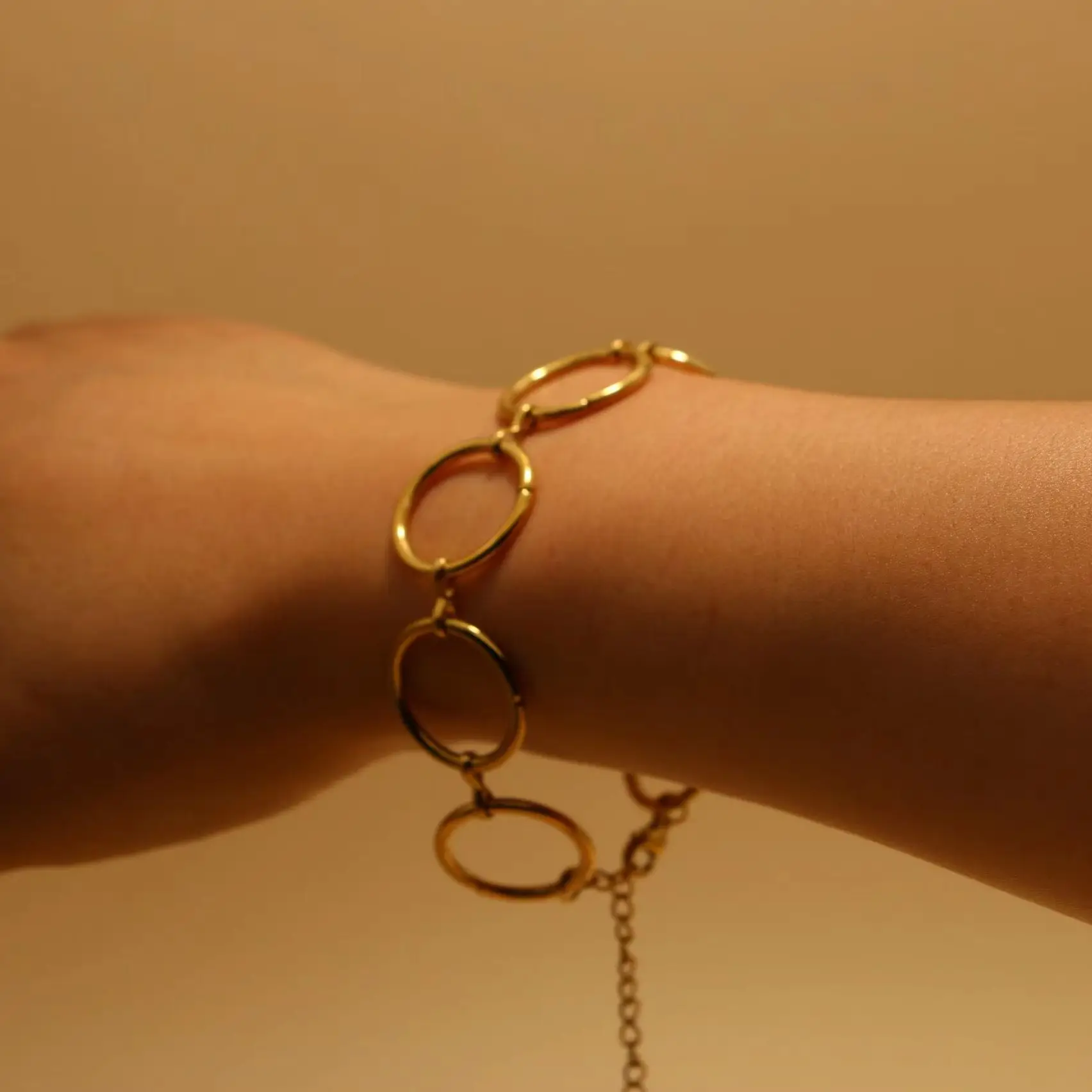 Minimalist Interlocking Multi‑Circle Chain Bracelet,18K Gold Plated Adjustable Geometric Link Bracelet for Women Daily Wear