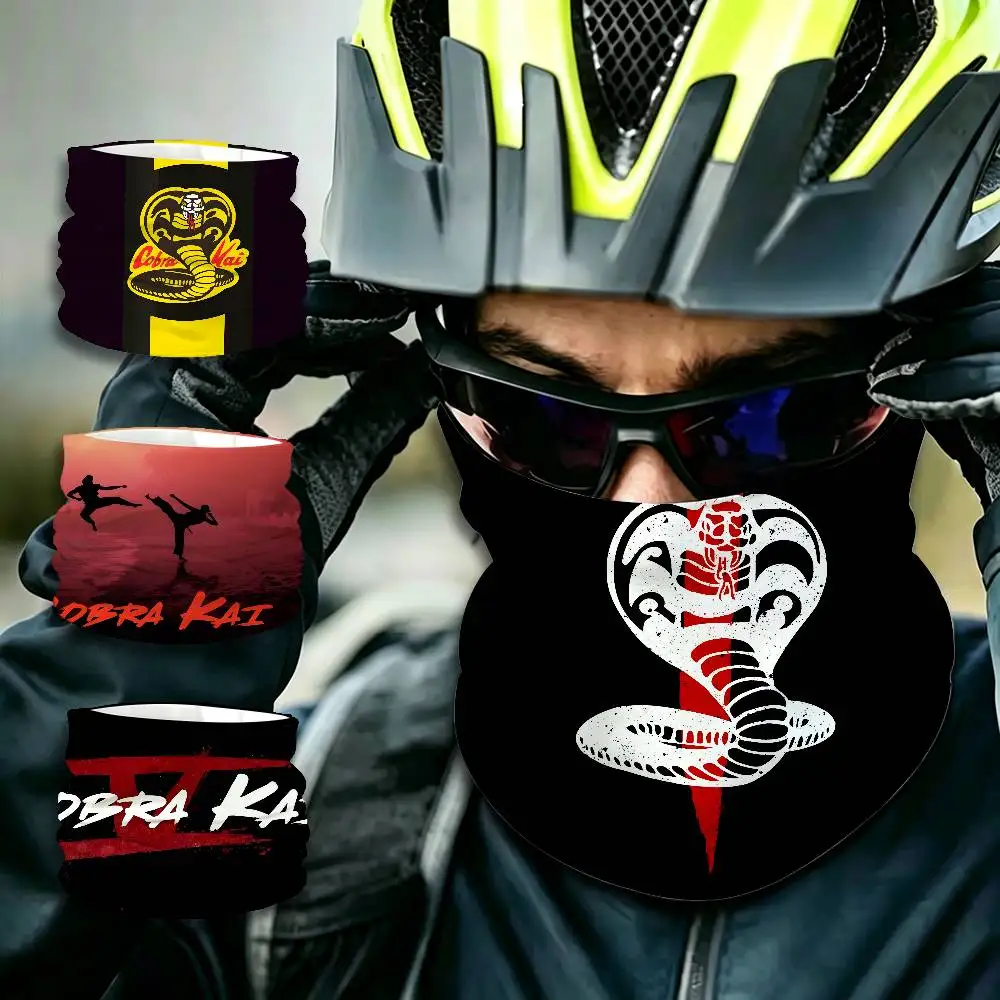 Klassische TV-Dramen Cobra Kai Hochelastische Atmungsaktive Gesichtsmaske Halswärmer Schlauchschal für Motorrad Ski Outdoor-Nutzung