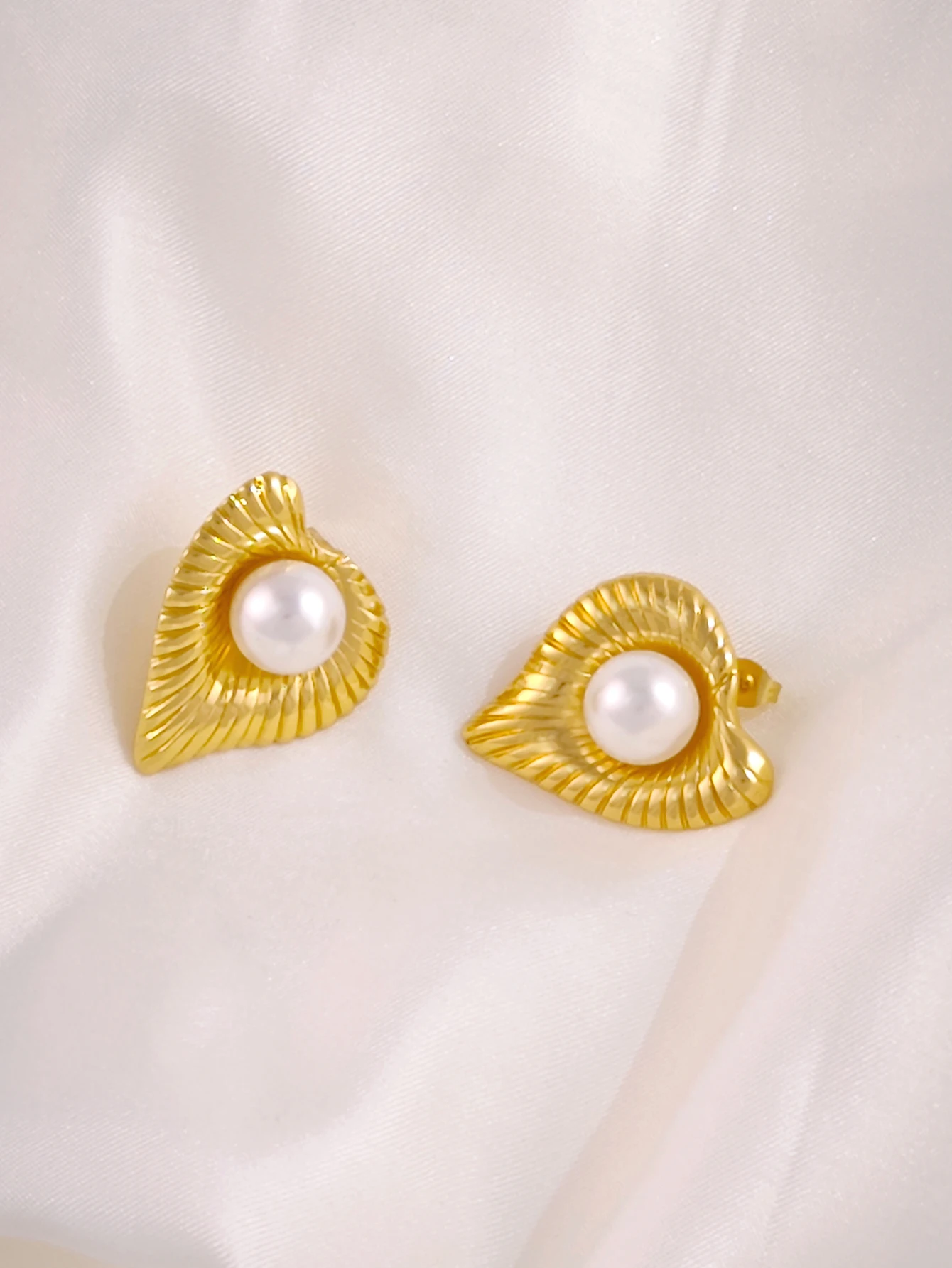 Striped Heart Pearl Stud Earrings for Women Perfect For Everyday Wear And Parties Gifts Gold Statement Stainless Steel Jewelry