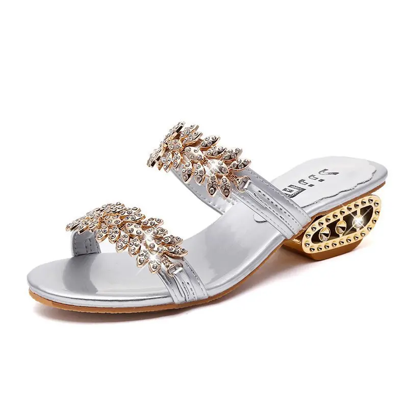 2023 New Lady Sandals Fashion Diamond Square Heel Open-toed Large Slippers