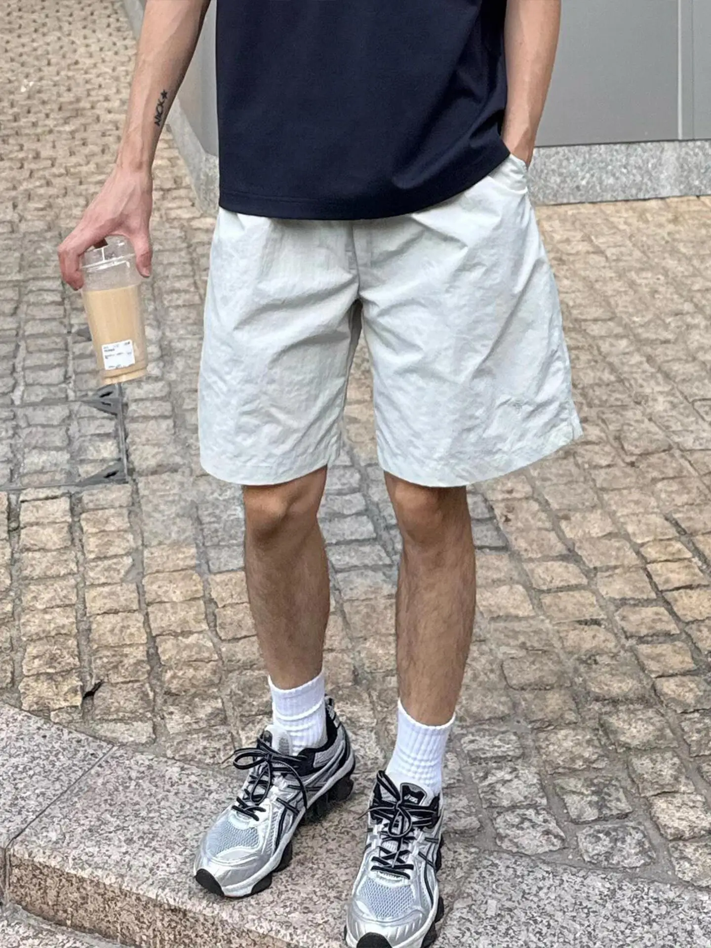 

Мужские спортивные брюки из ледяного шелка: легкие, дышащие, свободного кроя, с разрезами (четыре/пять карманов)