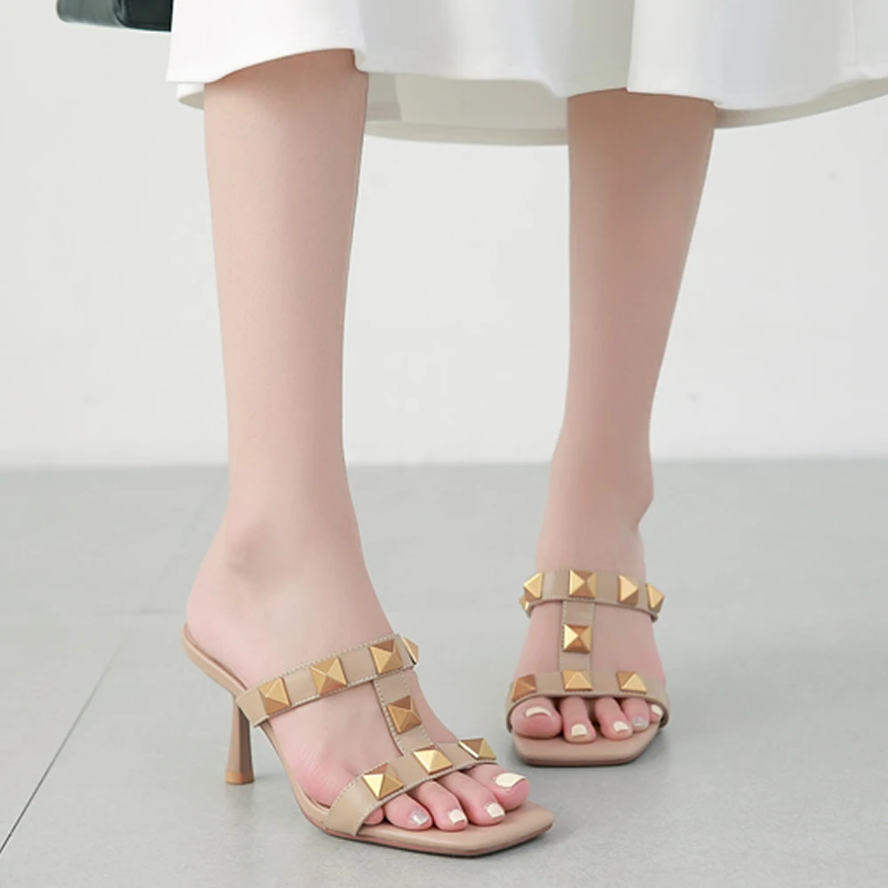 

Женские тапочки на каблуке с заклепками, шлепанцы с открытым носком, пикантная женская обувь, сандалии для работы на слова, белые, маленький размер, уникальный