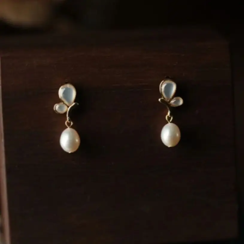 

Chinese-style mother-of-pearl pendant earrings for women's gatherings, Suxin earrings hook, retro and fashion cheongsam jewelry