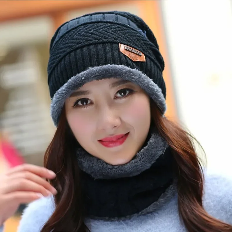 Nuevo gorro con letras Unisex, gorros de invierno con forro de piel para ocio para hombres y mujeres, gorro tejido que mantiene el calor, gorro de esquí sólido a la moda