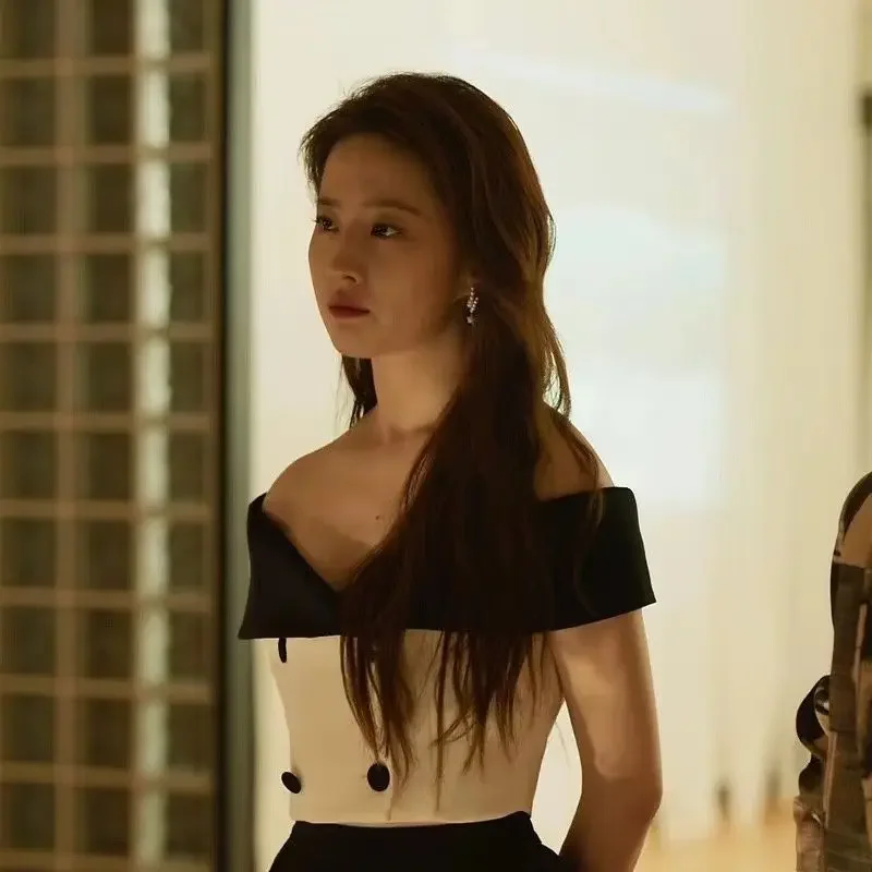 

Liu Yifei Huang Yimei Rose Story Black White Contrast Off Shoulder Short Sleeve Blouse Women Custom Suit