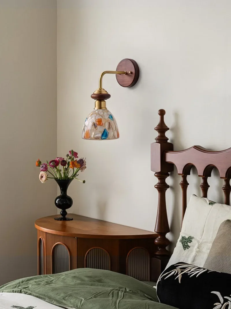 Średniowieczna lampa ścienna, lampka nocna do sypialni, ściana tła w salonie, schody, korytarz, przejście, wyszukana, lampa ścienna w kształcie muszli