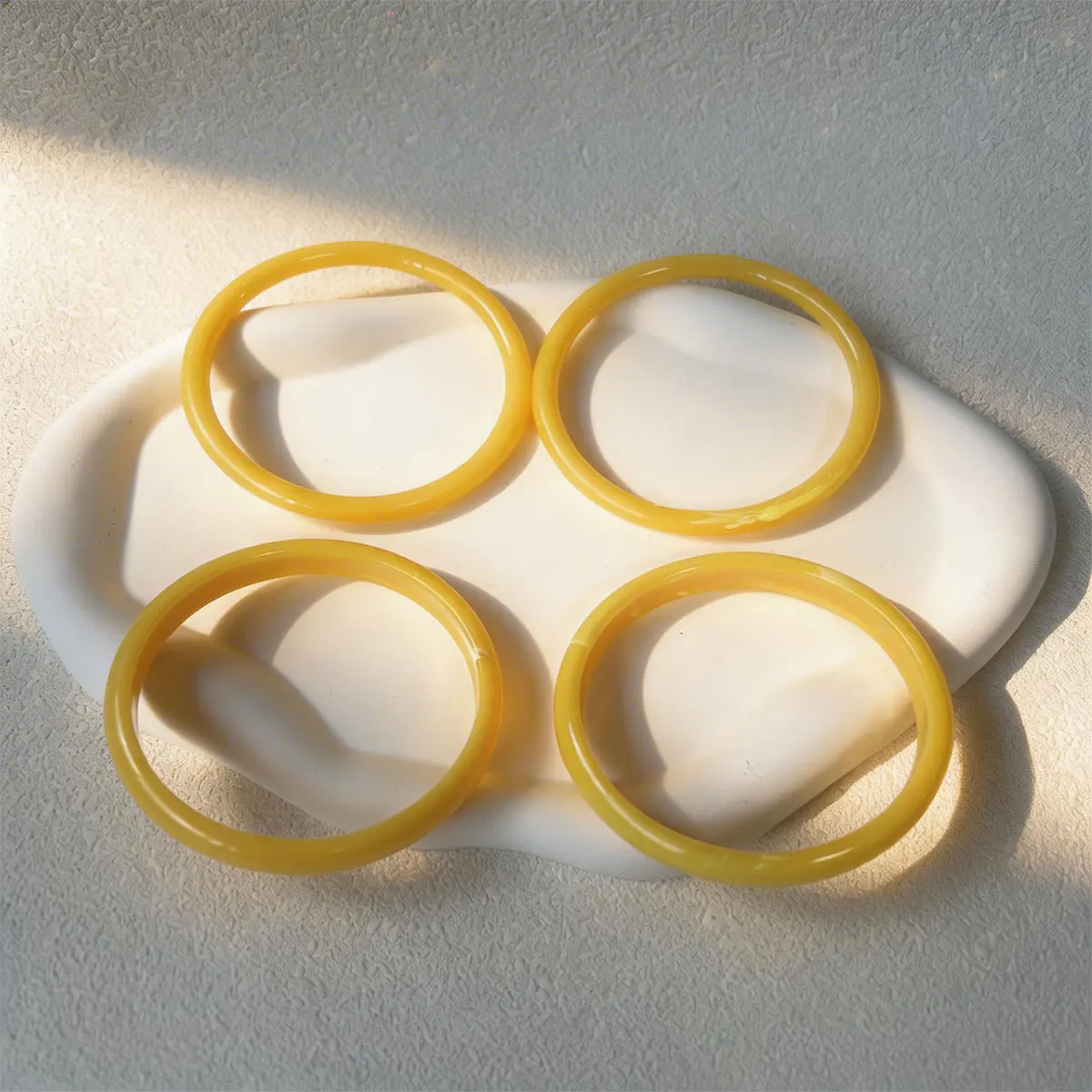 4Pcs/Set Charm Yellow Resin Stacking Bangles Set