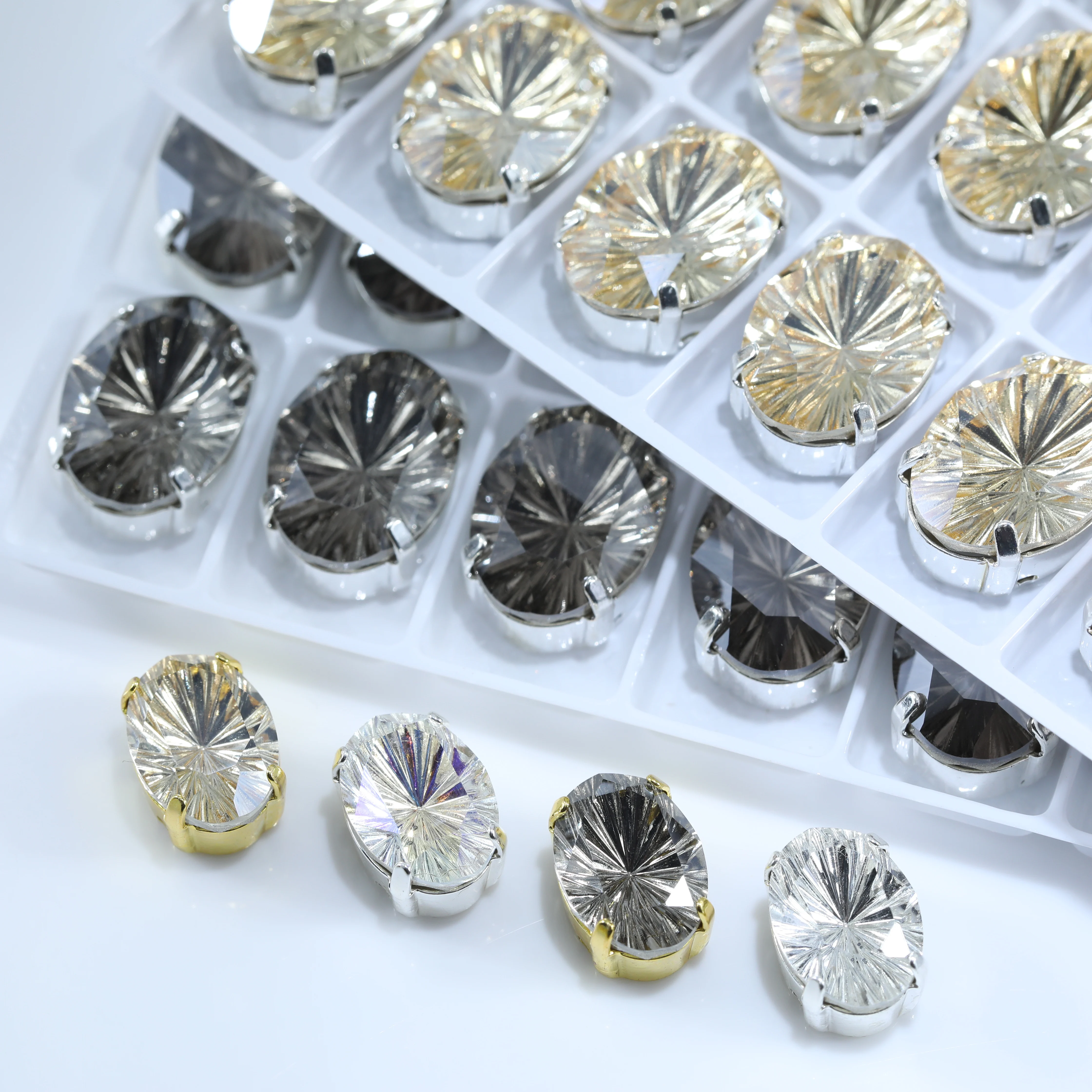 Mehrfacettierte ovale Millennium-Krallen-Strasssteine aus K9-Glas zum Aufnähen, mit Metallfassung für Kleidungsstücke und Latein-Tanzkleider. – Detail 5