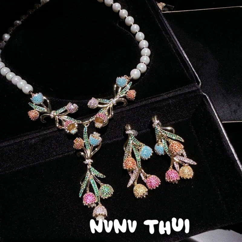 

Jewelry Italian Colorful Lily of the Valley Flower Shiny Diamond Pearl Necklace Custom Banquet Pinecone Zircon Earring Set