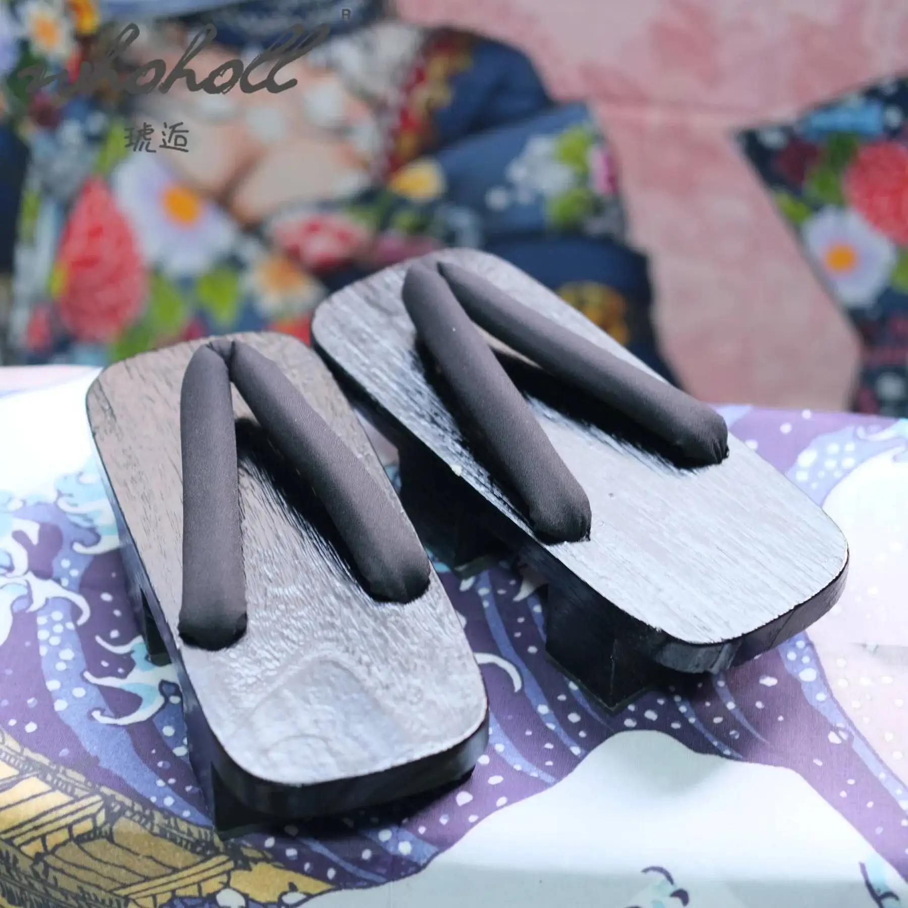 Chanclas Geta de madera japonesas de dos dientes con pintura negra Unisex, zapatillas para hombre y mujer, zuecos de madera con plataforma gruesa de Anime Coplay