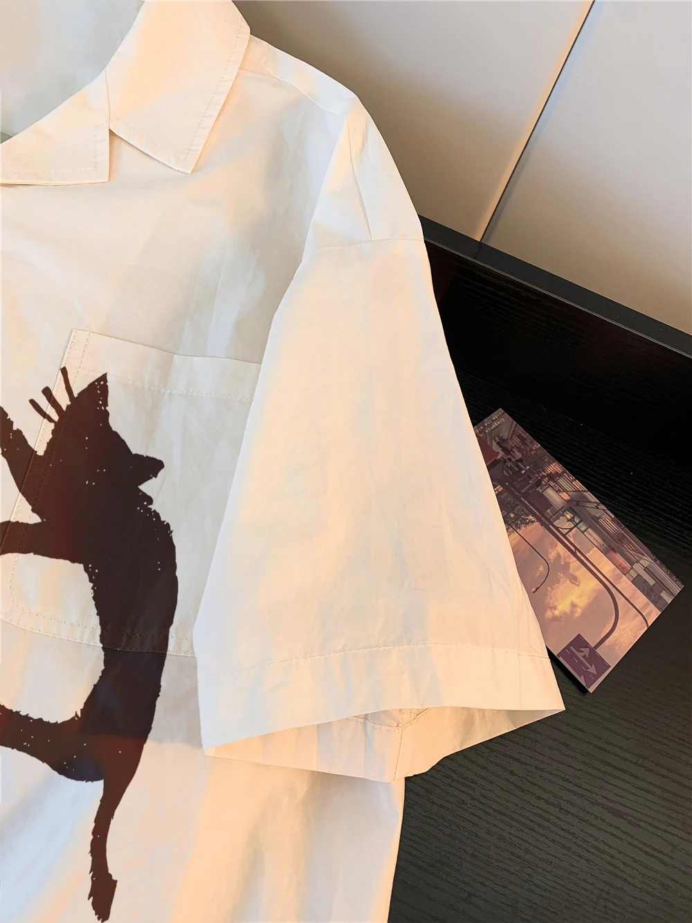 Csa Estampada de Manga Curta Solta e Estilosa sex Design Casual de Verão Funcionalidade de Conforto com Gola  Ajus...