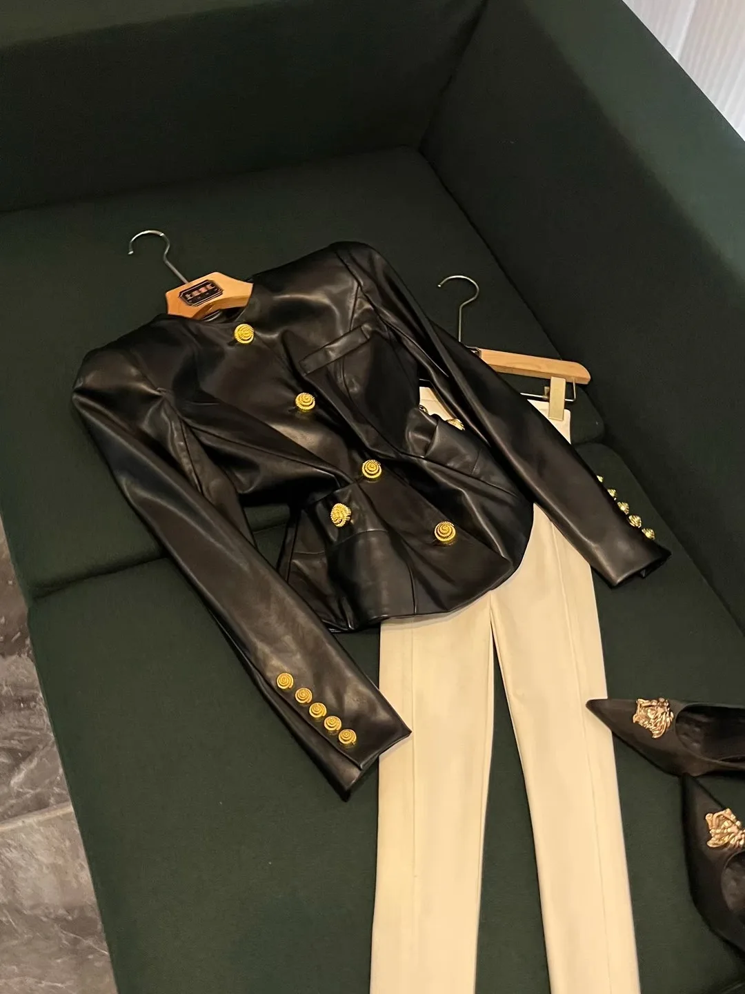 

2026 New Style Celebrity Fashion Snail Metal Button Slim Fit Leather Jacket Coat A30004 European Style Long Sleeve round Neck