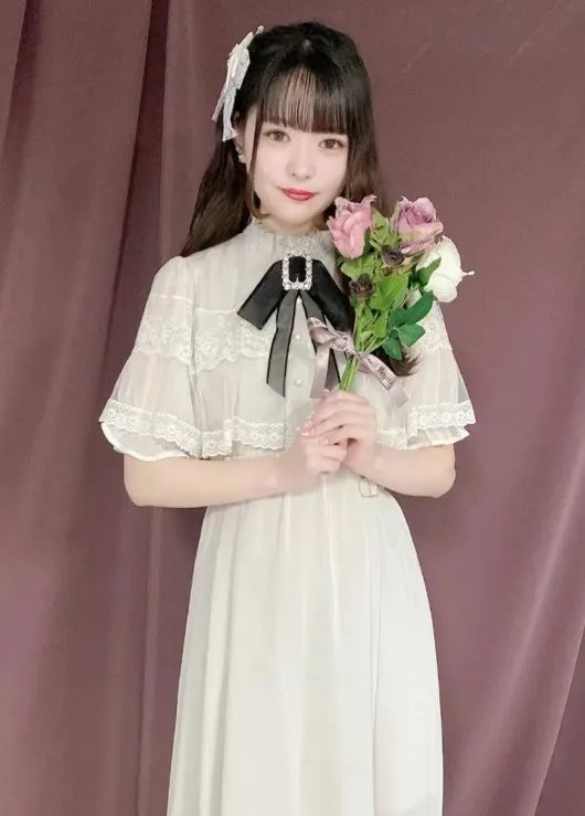 Vestido de Renda com Cintura Alta em A, Estilo Dr Cover Up, Produção em Camadas Duplas com Colarinho de Alfinete