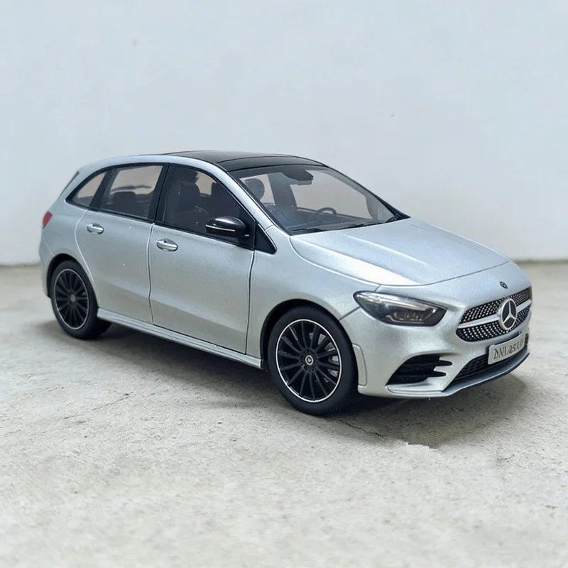 1:18 Benzs B-Class …