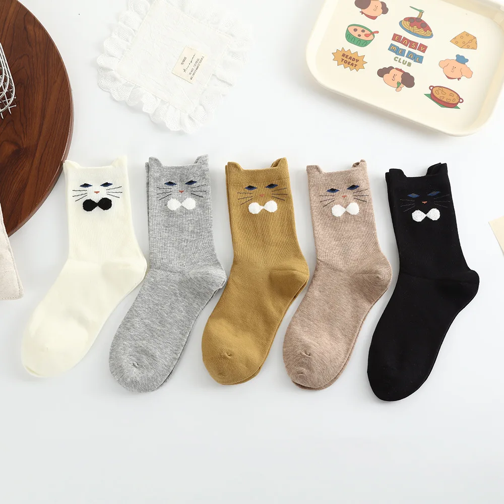 Niedliche Cartoon-Katze-Socken mit mittlerer Wade für Herbst und Winter, schweißabsorbierende Deodorant-Socken, warme Bodensocken für den Innenbereich