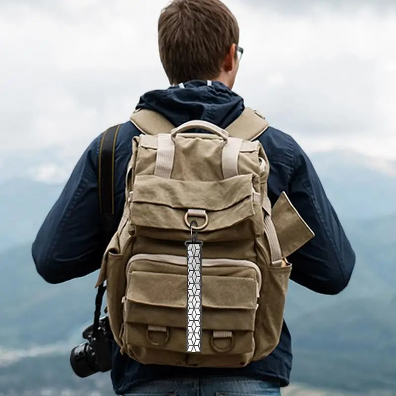 Llavero colgante reflectante de seguridad para mochila, suministros de seguridad para Camping y montañismo, diseñado con cuidado