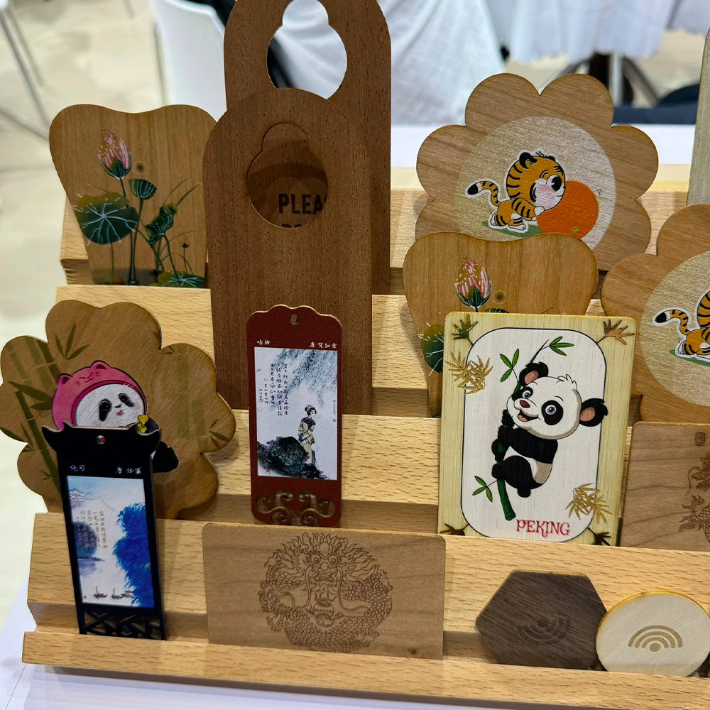 กําหนดเอง. ที่กําหนดเอง 13.56MHz RFID NFC T5577 ชิปไม้ธุรกิจและบัตรโรงแรมสําหรับระบบควบคุมการเข้าถึงบัตรสมาชิกวัตถุประสงค์