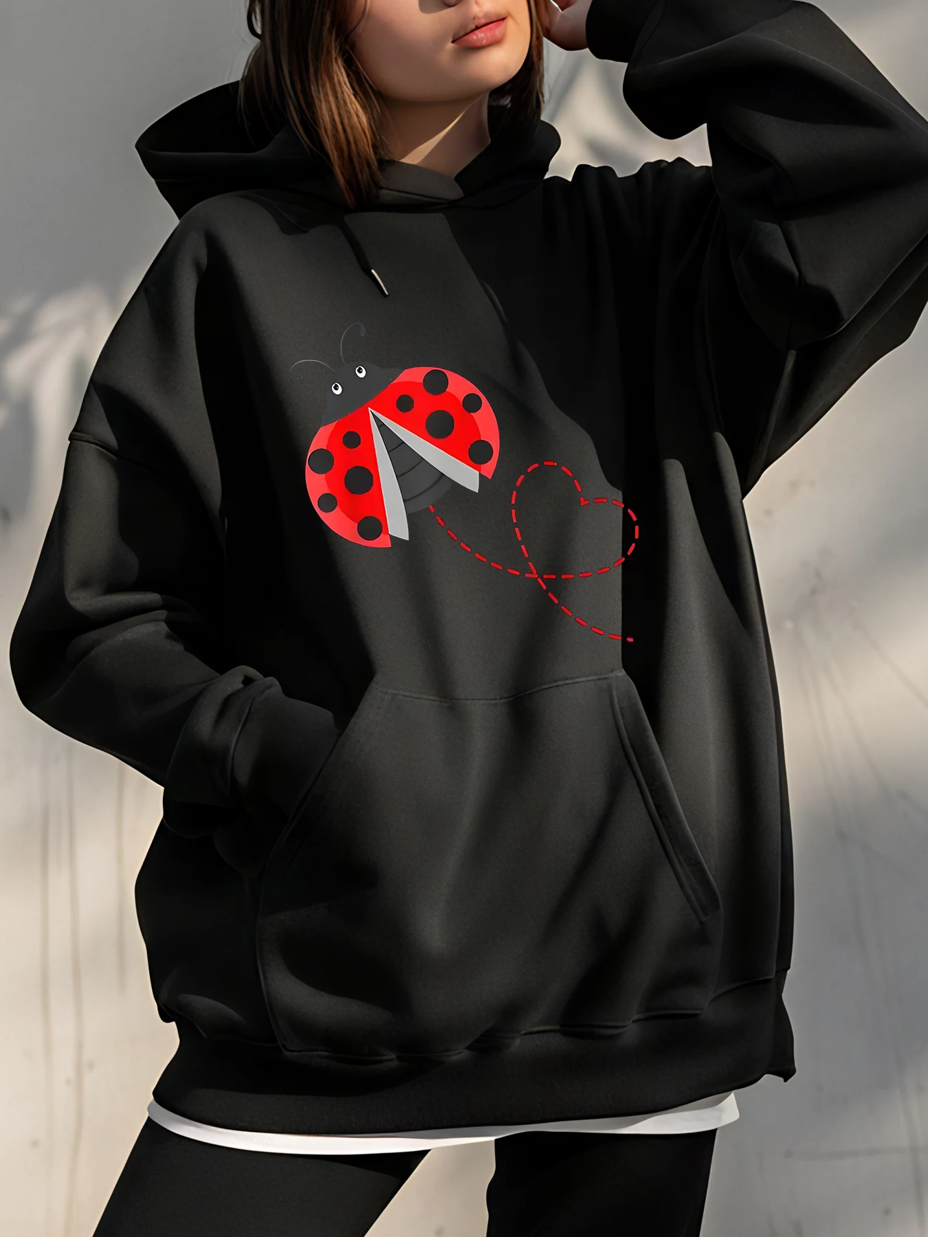 

Толстовка с принтом божьей коровки, повседневная толстовка большого размера, женская осенне-зимняя модная уличная одежда, пуловер унисекс, свитер