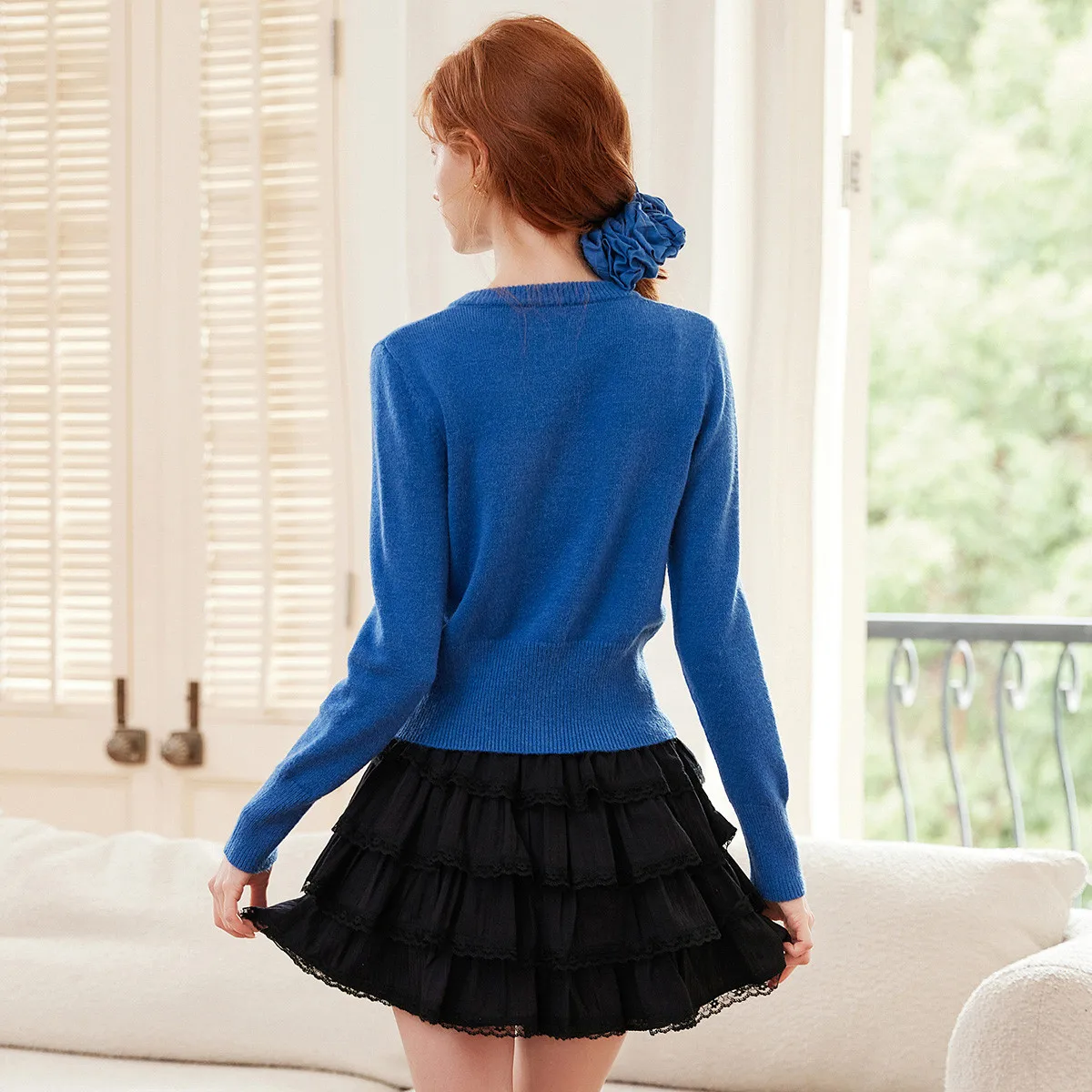 LOUIS YAO جديد أنيق انفصال زهرة سترة مشغولة من الصوف 2025 الخريف بلايز الجولة الرقبة مايكرو مطاطا المرأة محبوك سترة