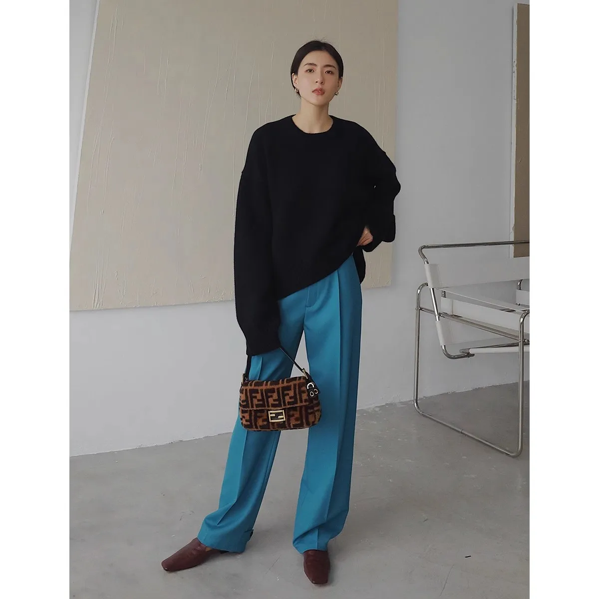 เสื้อสเวตเตอร์แคชเมียร์แบบหนา สไตล์ใหม่สำหรับฤดูใบไม้ร่วงและฤดูหนาว สำหรับผู้หญิง ทรงหลวม สไตล์ยุโรป คอกลม ถักนิตติ้ง