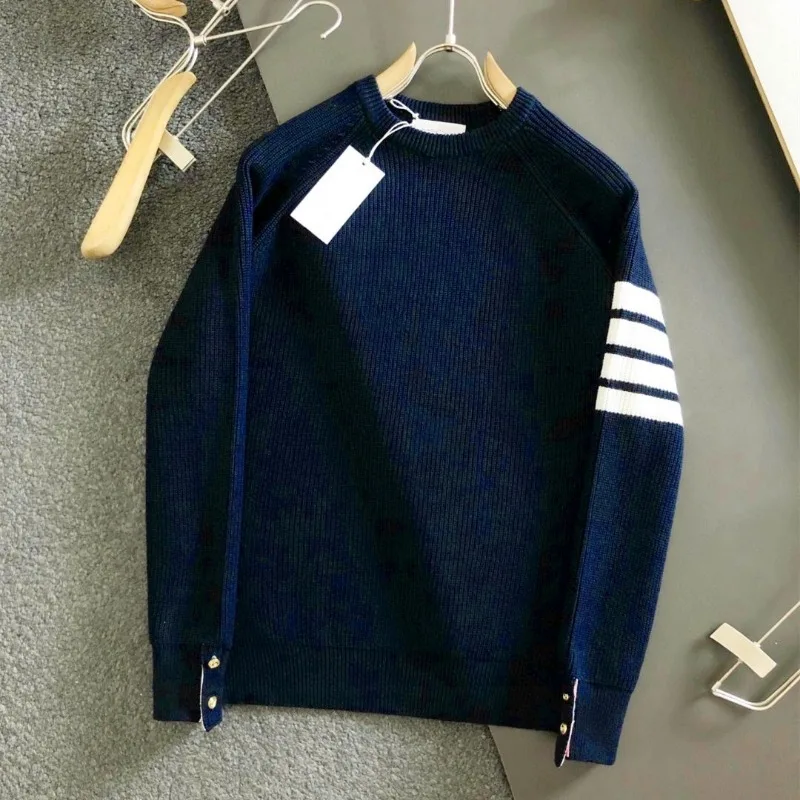 Classic knitted sweater for men and women in autumn and winter, pullover sweater for casual couples, round neck base sweater