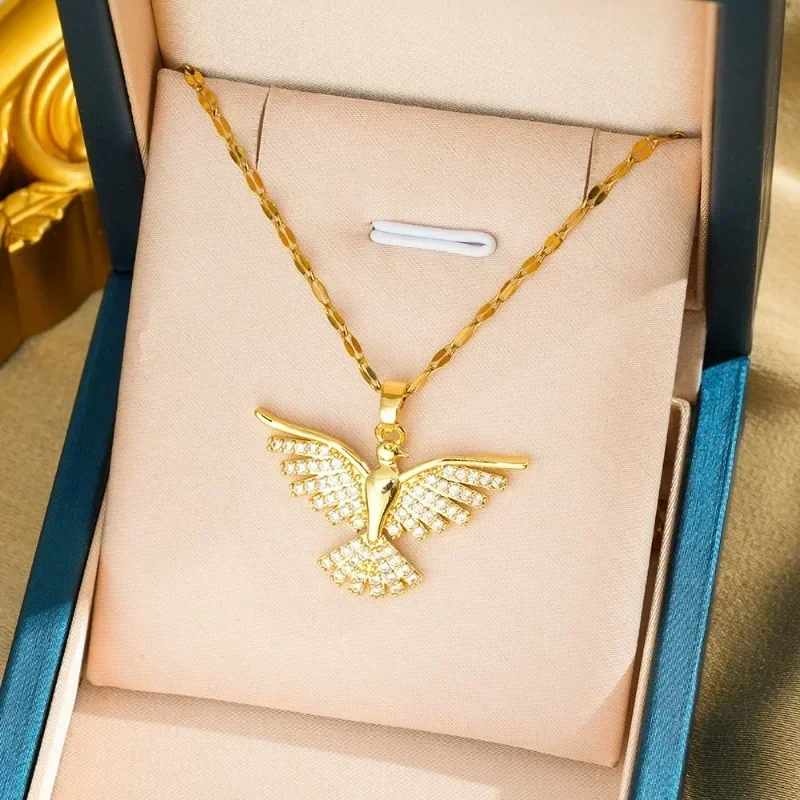 Collana con elefante tridimensionale in vero oro di lusso leggero, catena con clavicola da donna