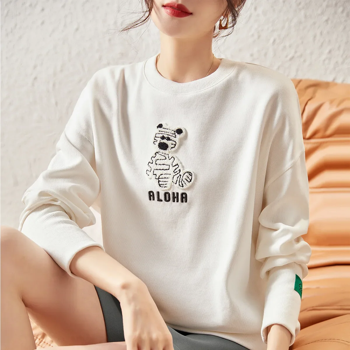 LOUIS YAO Women Hoodies Sweatshirt 2024 Spring Round Neck Long Sleeve Loose Fit 3D Cartoon Embroider Pullover Women\'s Top