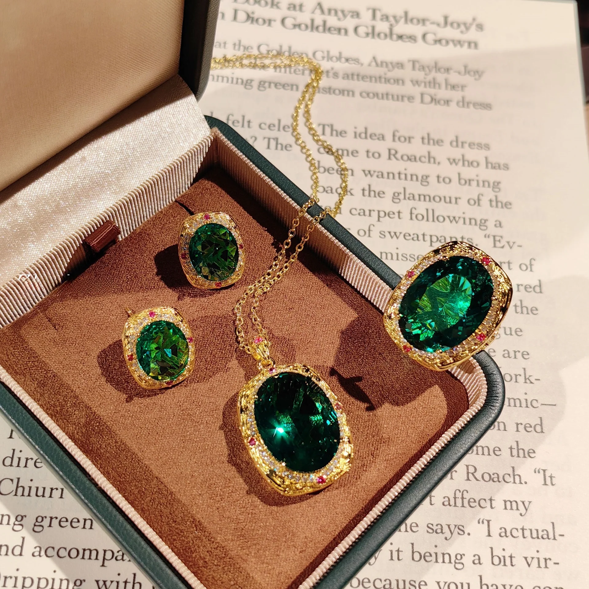 Retro Court Style Simulated Emerald Pendant Necklace Heavy Diamond Embedded Earrings  Gem Ring for Women Fashion Jewelry