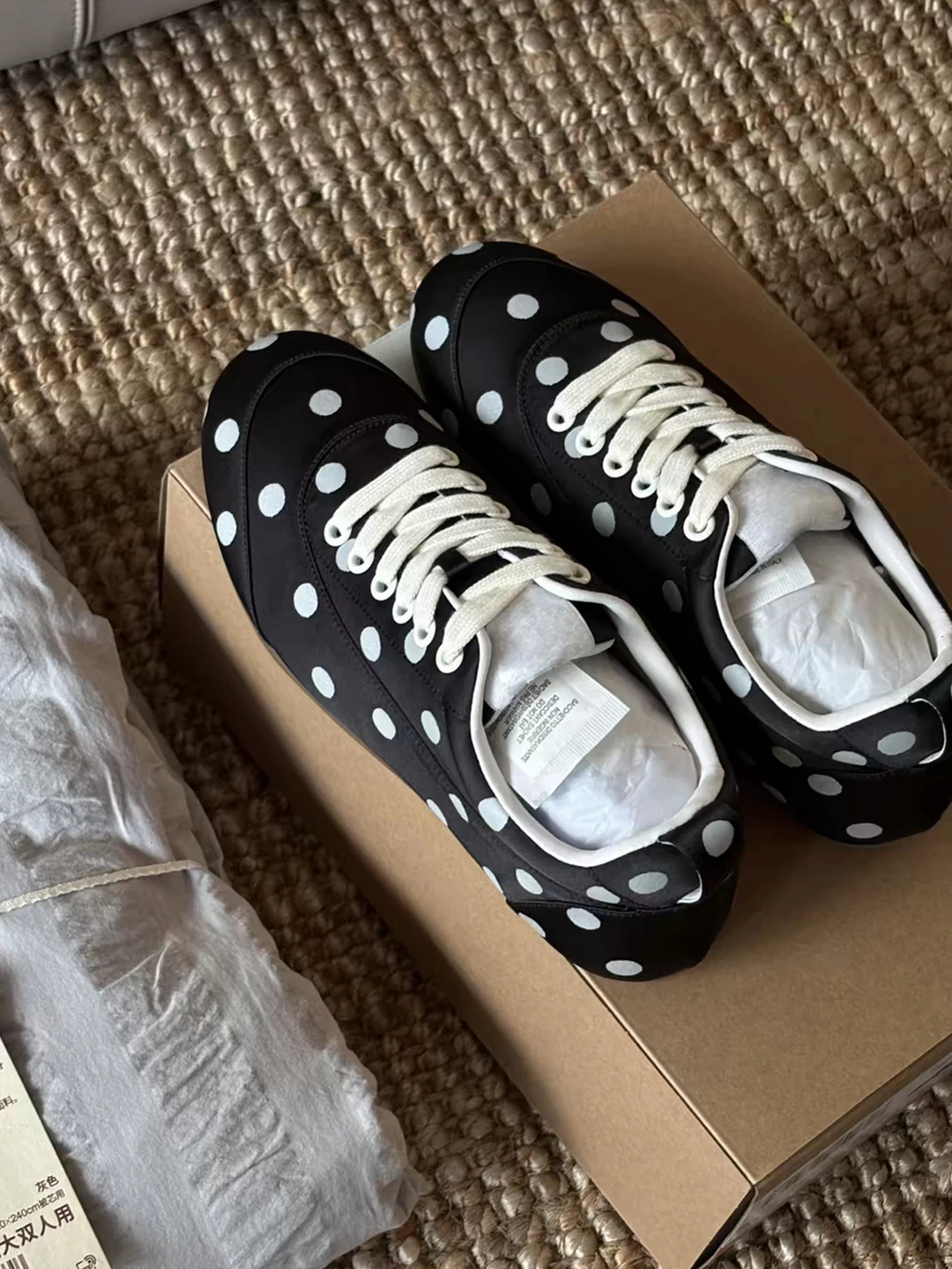 scarpe-da-balletto-in-seta-a-pois-neri-stile-dequn-scarpe-basse-da-donna-con-lacci-scarpe-sportive-retro-a-suola-sottile-per-il-tempo-libero