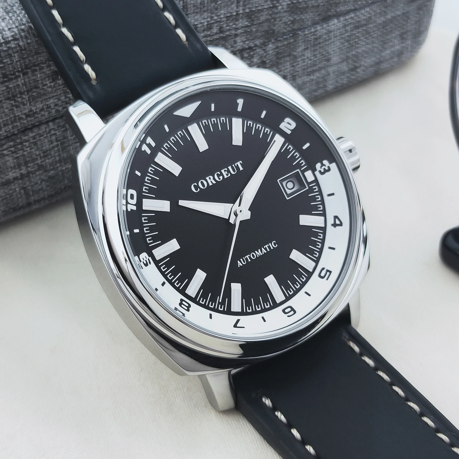 تخصيص 42mm ساعة جديدة التلقائية الميكانيكية صالح NH35 الأزياء الزجاج الصلب حزام / حزام من الجلد للماء ساعة رجالي