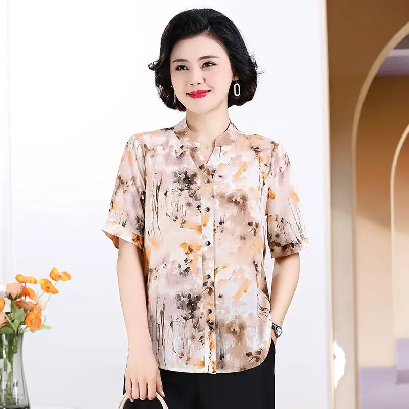 

New Style of Fashionable Mother Short-sleeved Shirt with Floral Floral Reduce Age