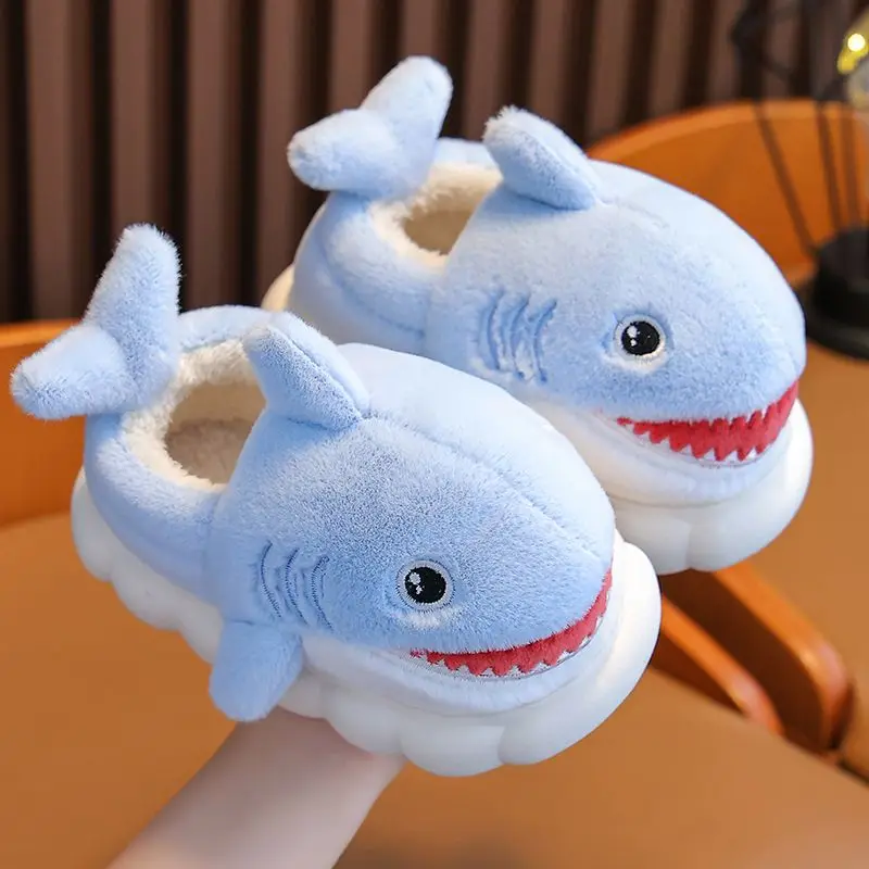 

Newest 2023 Cute Shark Slippers Kids Shoes Boys Comfy Home Fluffy Slides Babi Cartoon Animal Fur Shoes EVA Cloud Platform