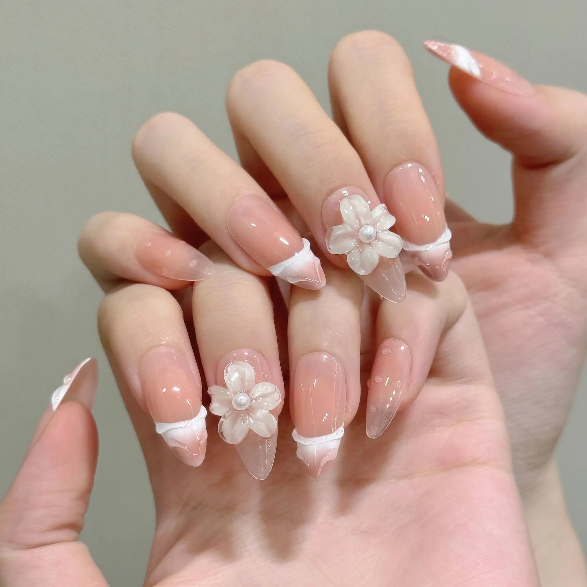 10개 수제 아몬드 프레스온 네일, 3D 핸드 카빙 핑크 꽃 디자인 웨어러블 스윗 프렌치 가짜 네일 팁