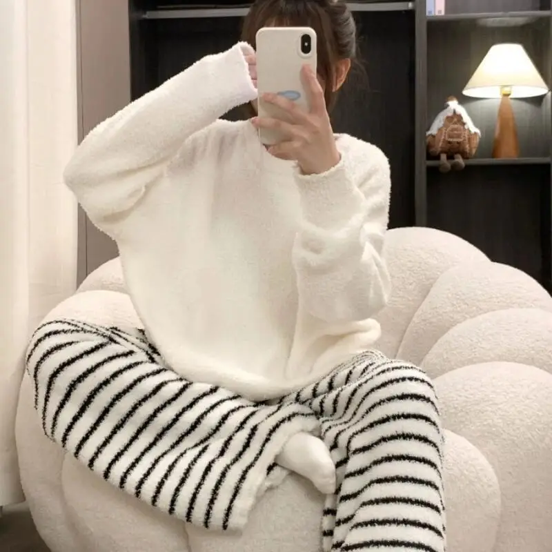 

Women's Pajamas Stripe Half-Pile Girl Thicken Coral Fleece Round Neck Warm Homewear Long Sleeves Female Homeclothe Autumn Winter