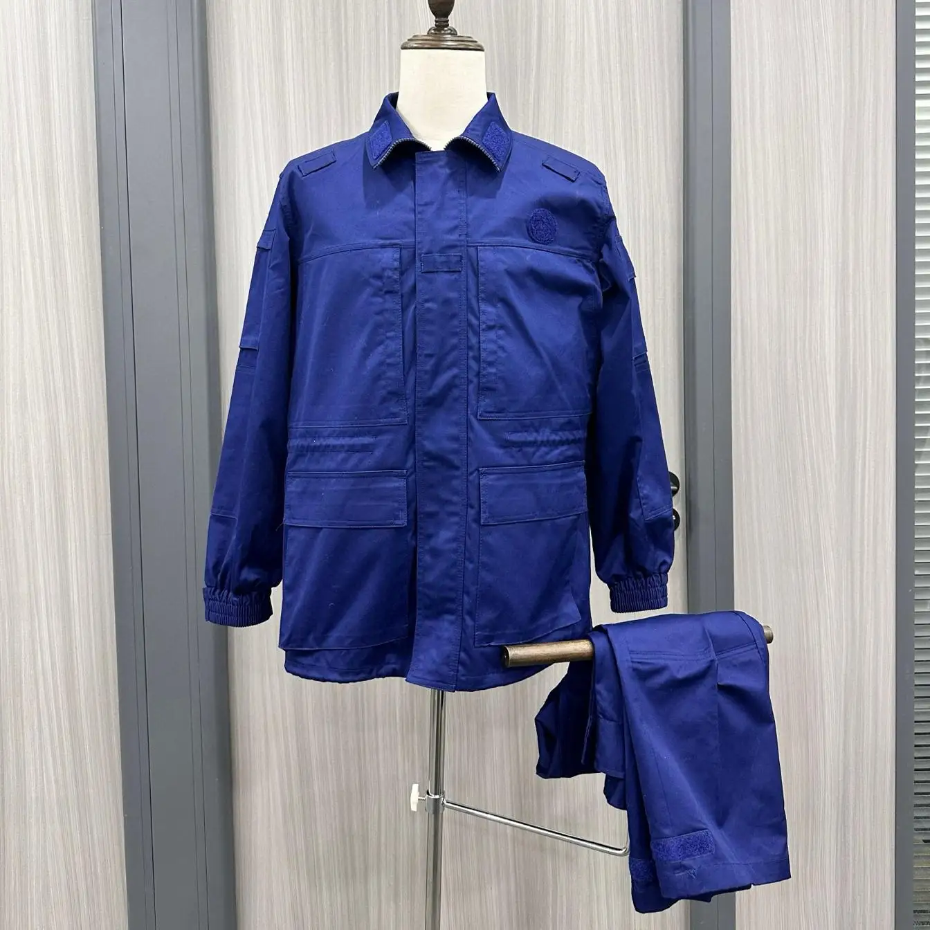 nouvelle-tenue-de-travail-d'exterieur-bleue-epaissie-pour-homme-–-ensemble-d'entrainement-d'ete-et-uniforme-de-travail-d'hiver-–-pantalon-long-et-veste-en-nylon-bleu-flamme