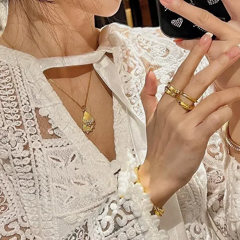 luxury Court style shell shaped pendant inlaid diamond necklaces vintage Romantic and creative chain collar fine jewellery women