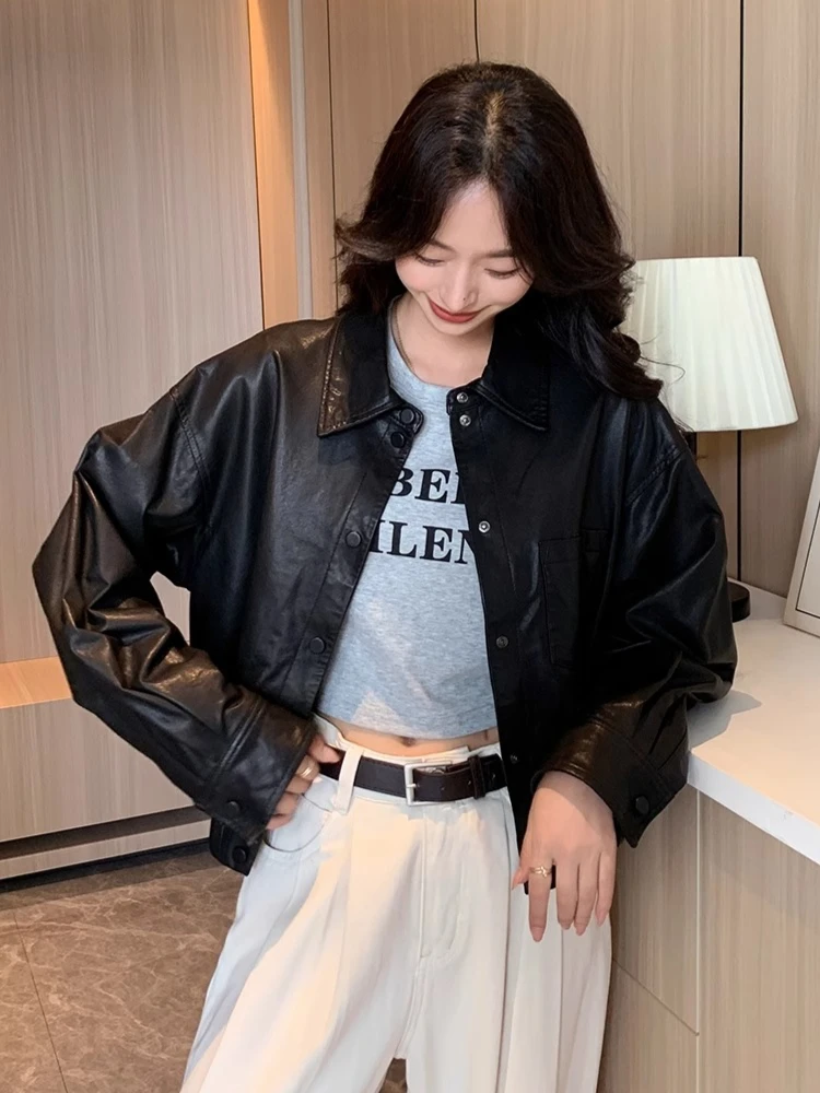 Lässige kurze Jacken aus echtem Leder für Damen, Frühling und Herbst 2022, neuer High-End-Vintage-einfacher, weicher, schwarzer Mantel aus echtem Schaffell