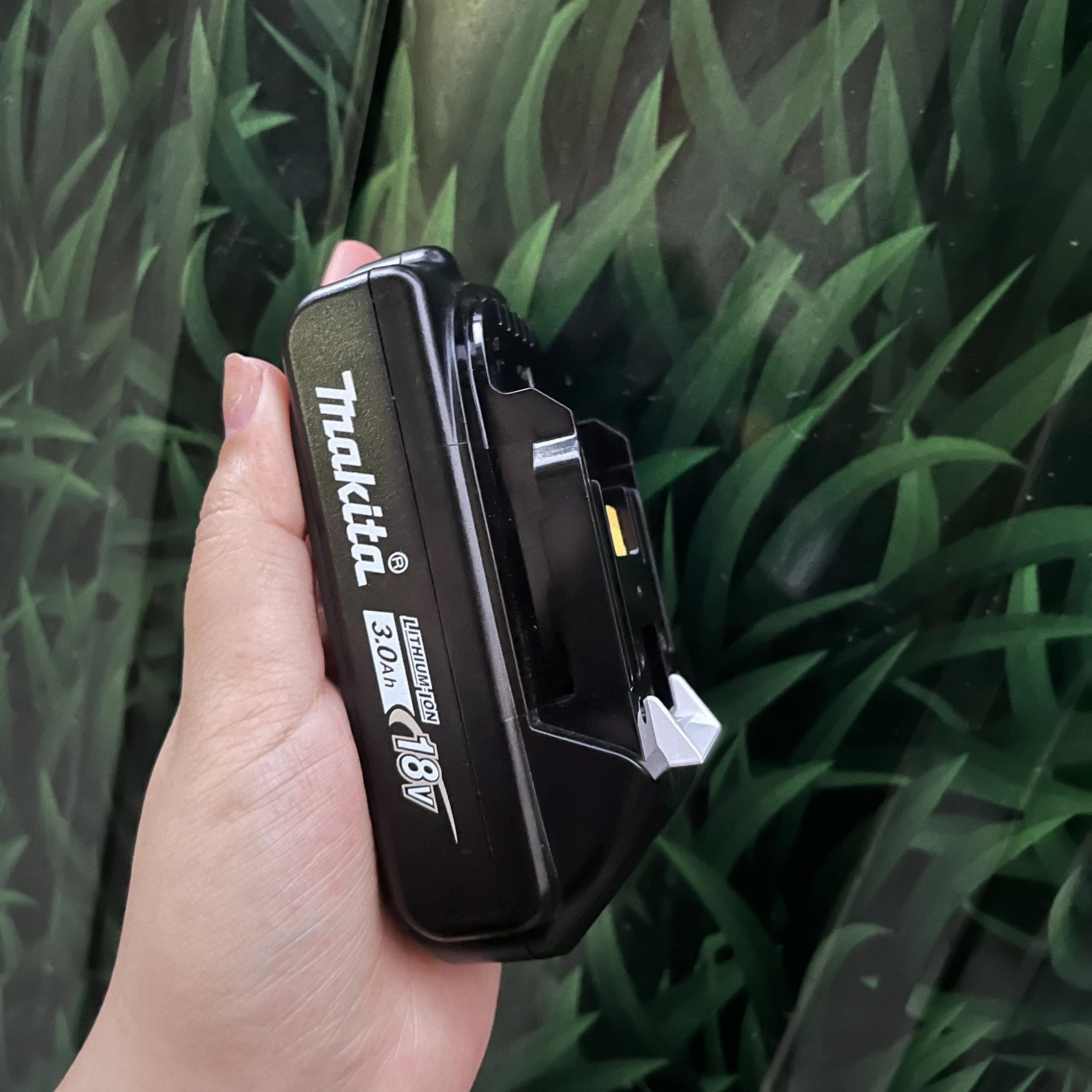 

2025 18V 3.0Ah Makita Original With LED li-ion replacement LXT BL1860B BL1860 BL1850 Makita Rechargeable Power Tool Battery 3ah