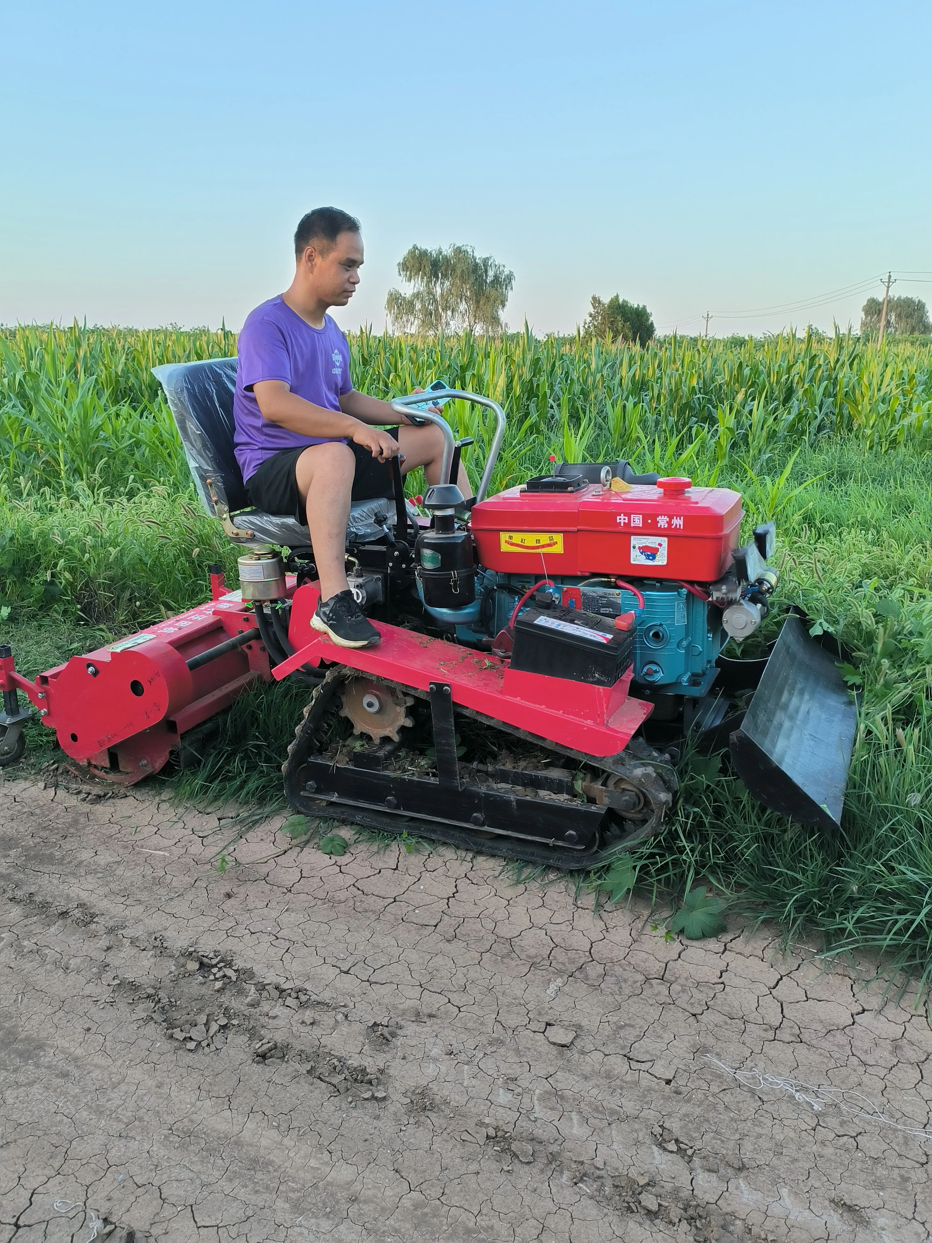 Agricultural Trenching Crawler Tractors Orchard Greenhouse Micro Tiller Tracked Cultivator