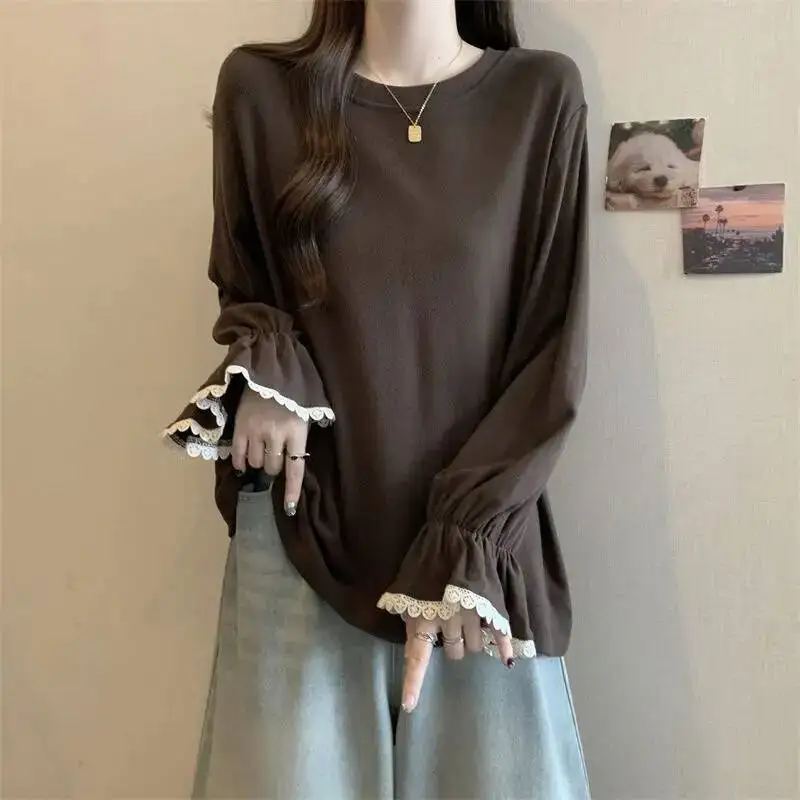 เสื้อยืดผู้หญิง ฤดูใบไม้ผลิ 2026 เสื้อซับในผู้หญิง ไซส์ใหญ่ แขนยาว แต่งระบาย ทรงหลวม ดีไซน์เข้ารูป