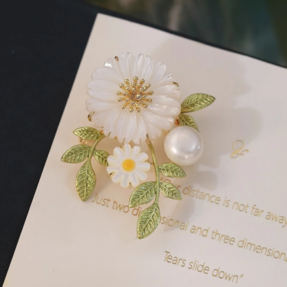 Fashionable sunflower pearl zircon brooch, anti-exposure brooch for women, metal button to fix clothes, wedding party gift