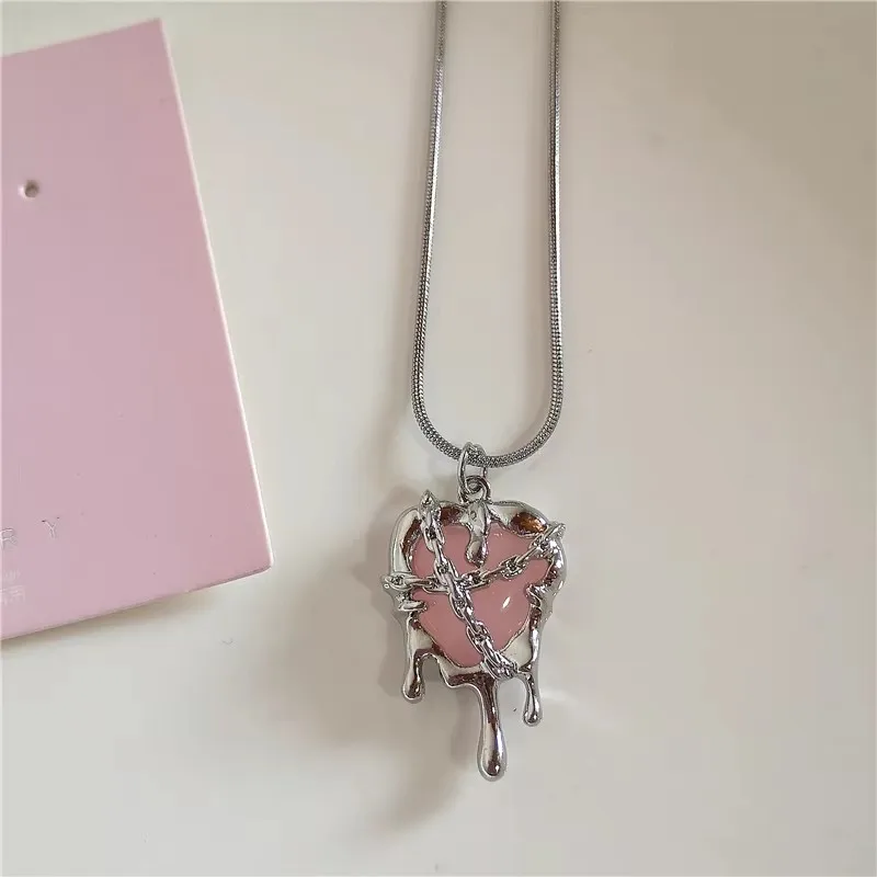 Y2K Sweet Cool Girl Personalized Creative Cross Lava Love Heart Pendant Necklace Suitable for Daily Wearing Fashion Punk Jewelry